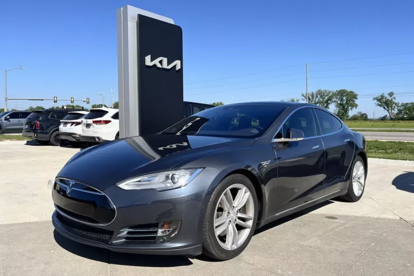 2016 Tesla Model S 70D photo 1