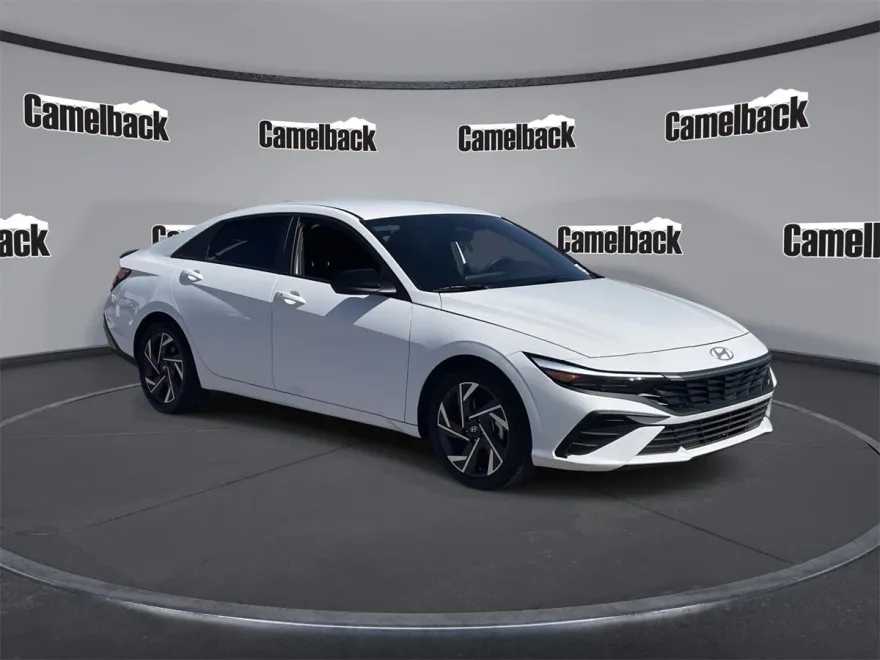 2025 Hyundai Elantra SEL Sport photo 1