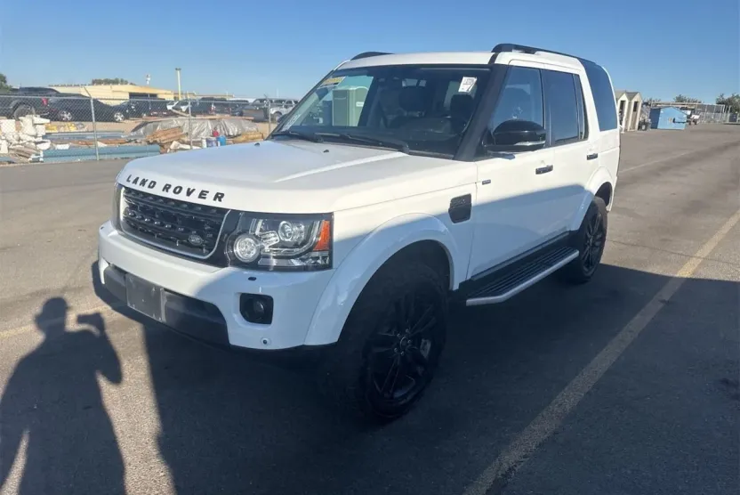 2016 Land Rover LR4 HSE photo 1