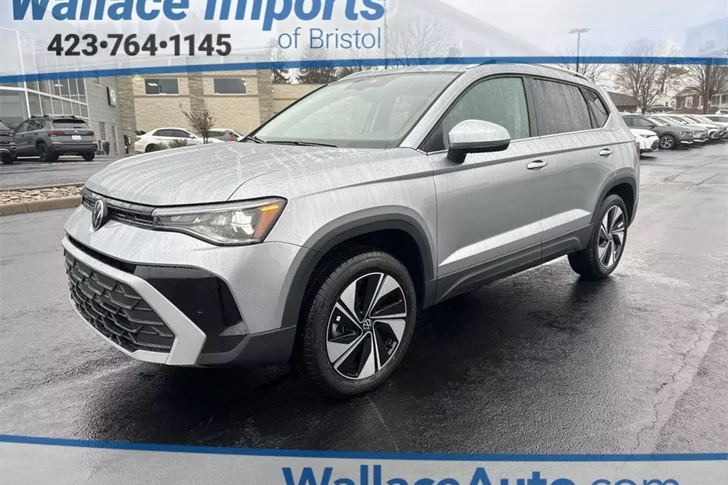 2025 Volkswagen Taos SE photo 1