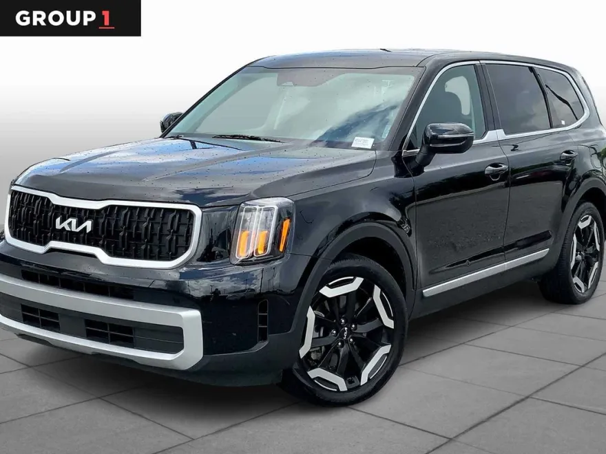 2024 Kia Telluride LX photo 1