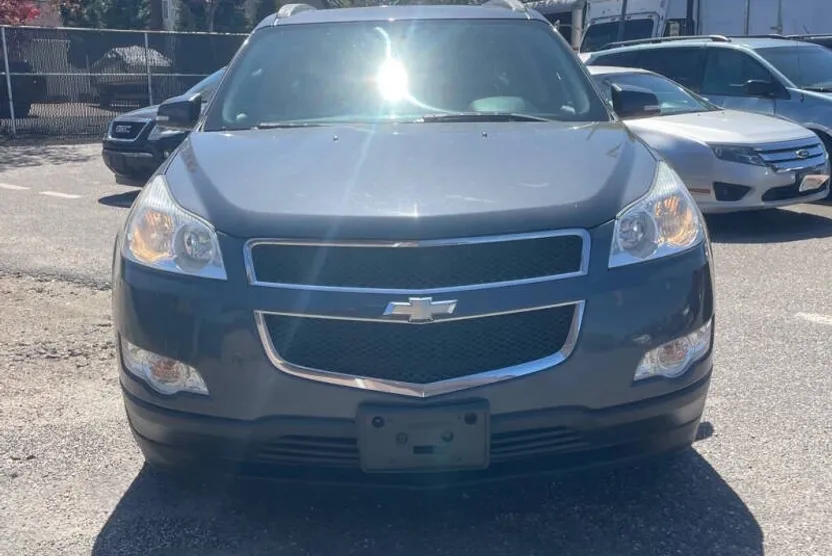 2011 Chevrolet Traverse 2LT photo 1