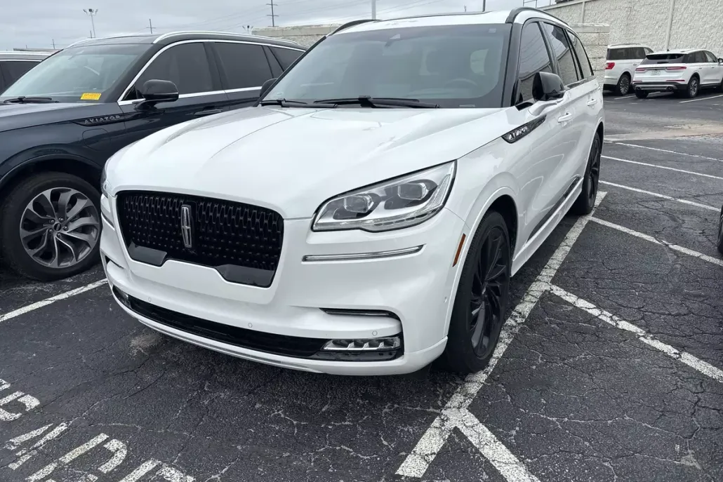 2023 Lincoln Aviator Black Label photo 1