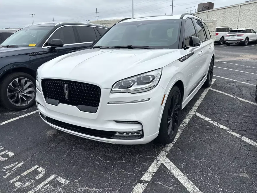 2023 Lincoln Aviator Black Label photo 1