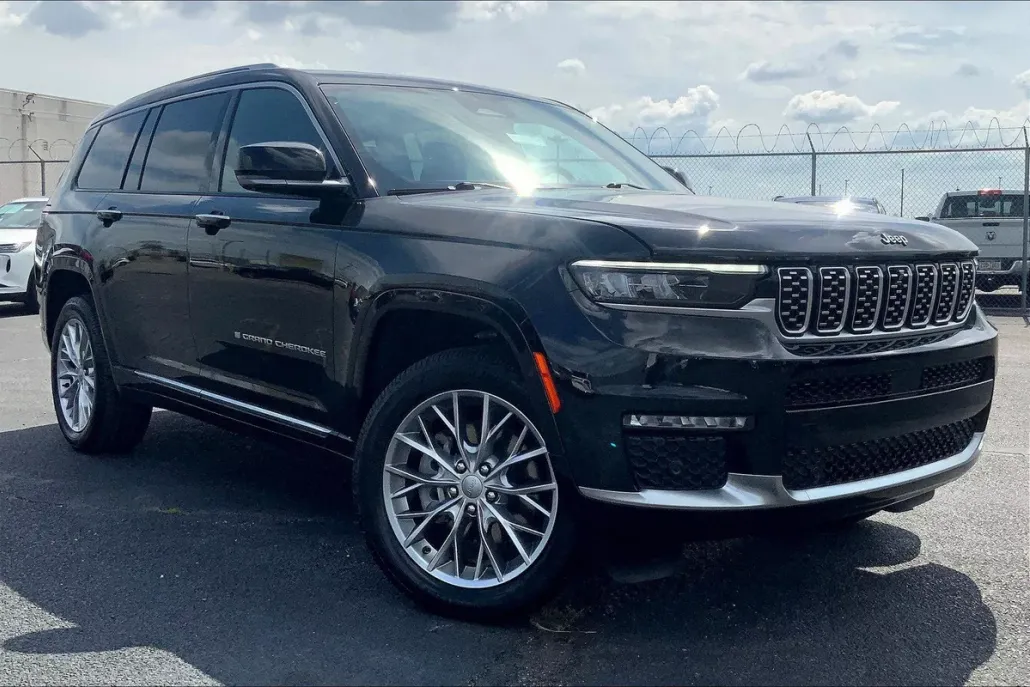 2023 Jeep Grand Cherokee L Summit photo 1