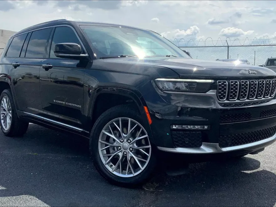 2023 Jeep Grand Cherokee L Summit photo 1