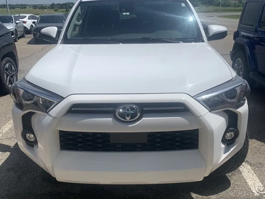 2022 Toyota 4Runner SR5 4WD photo 1