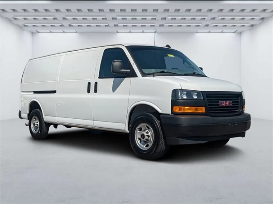 2023 Gmc Savana 2500 photo 1