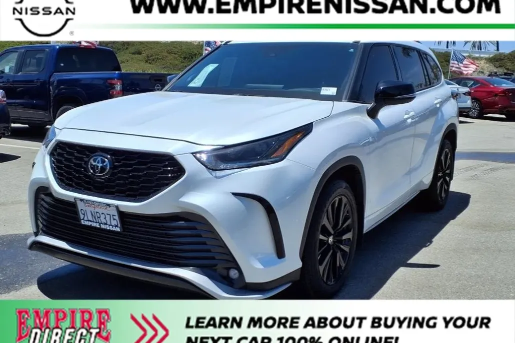 2024 Toyota Highlander LE photo 1