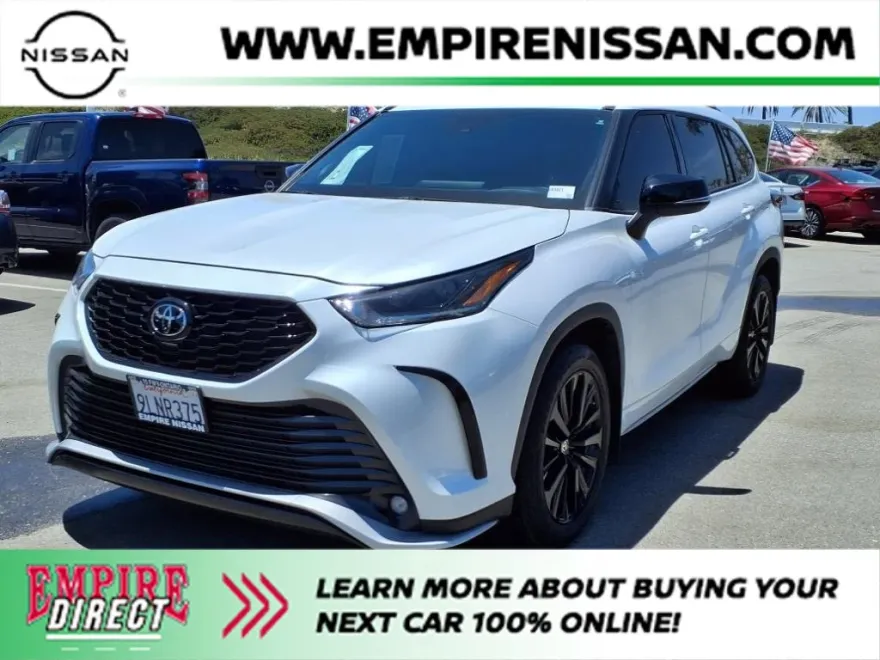 2024 Toyota Highlander LE photo 1