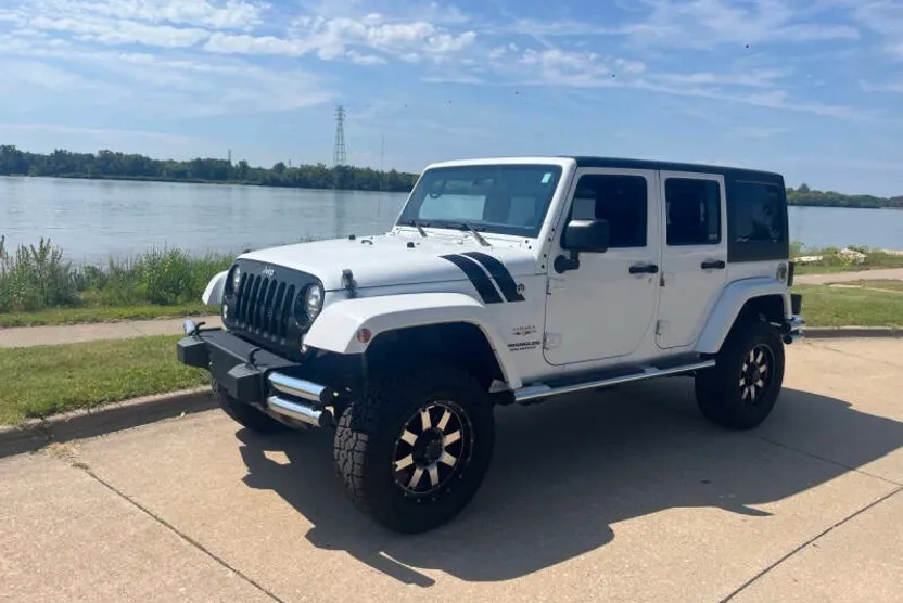 2016 Jeep Wrangler Unlimited Sahara Anniversary Edition photo 1