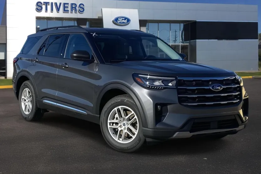 2025 Ford Explorer photo 1
