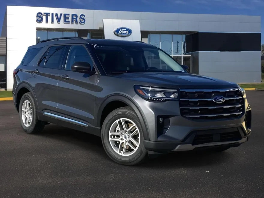 2025 Ford Explorer photo 1