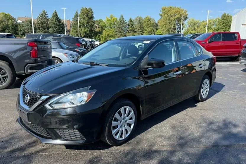 2016 Nissan Sentra S photo 1