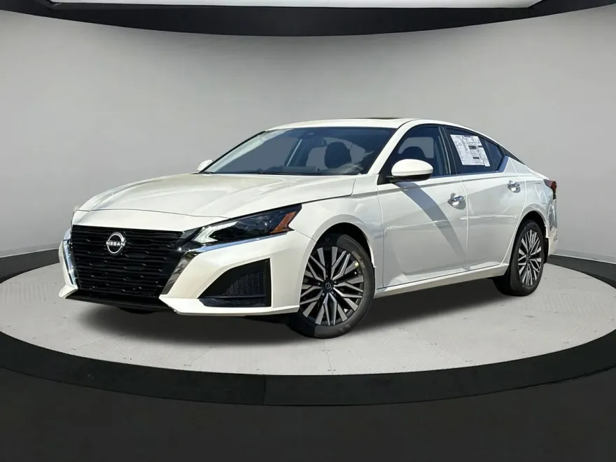 2025 Nissan Altima 2.5 SV photo 1