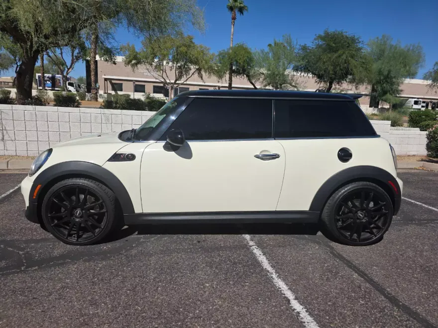 2012 Mini Cooper Hardtop S photo 1