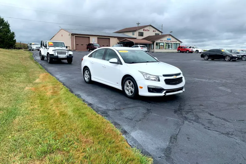 2016 Chevrolet Cruze photo 1