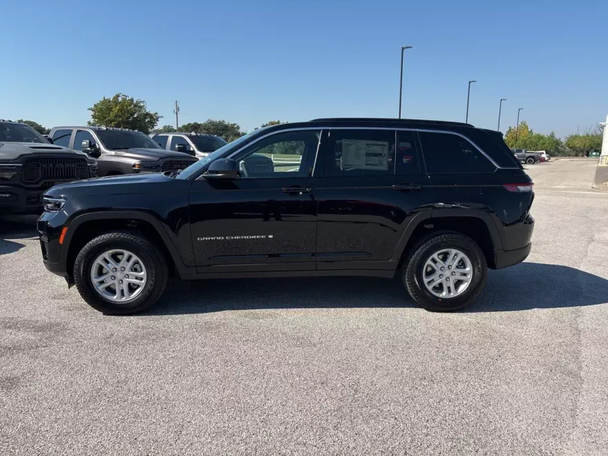 2025 Jeep Grand Cherokee Laredo Altitude photo 1