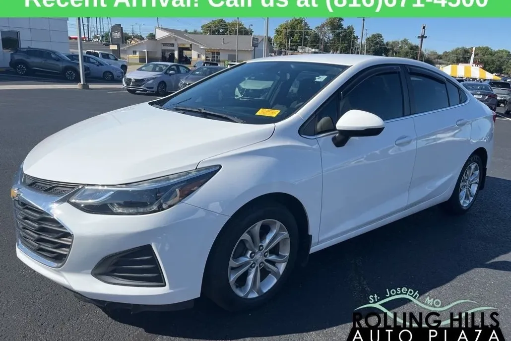2019 Chevrolet Cruze LT photo 1