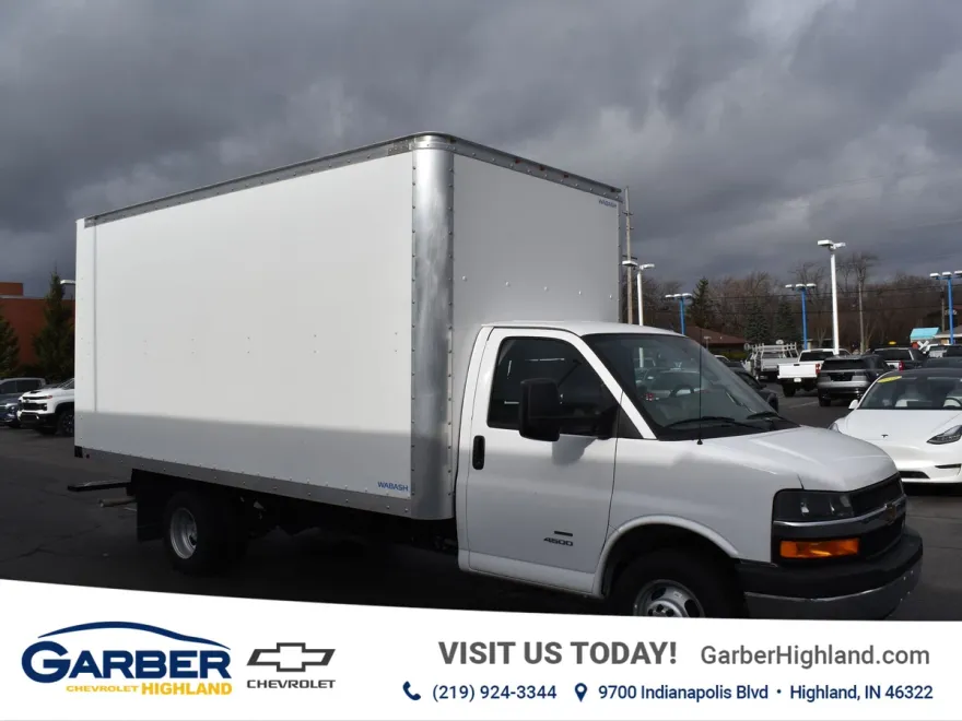 2024 Chevrolet Express Cutaway photo 1