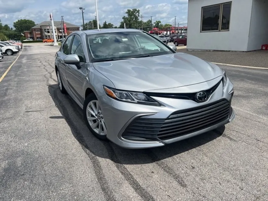 2023 Toyota Camry LE photo 1