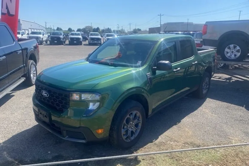 2025 Ford Maverick XLT photo 1
