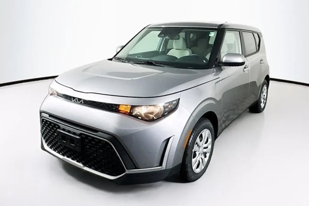 2025 Kia Soul LX photo 1