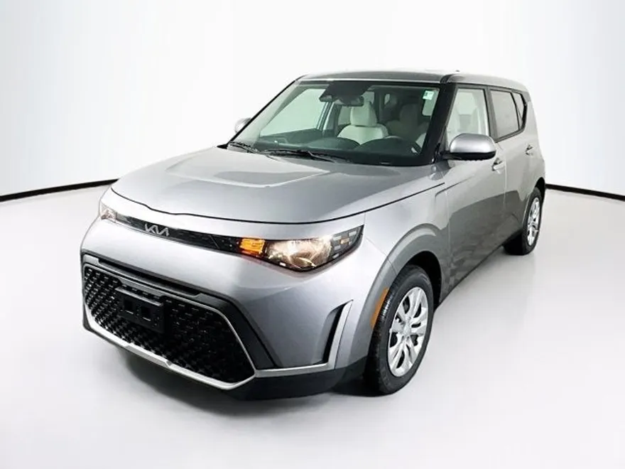 2025 Kia Soul LX photo 1