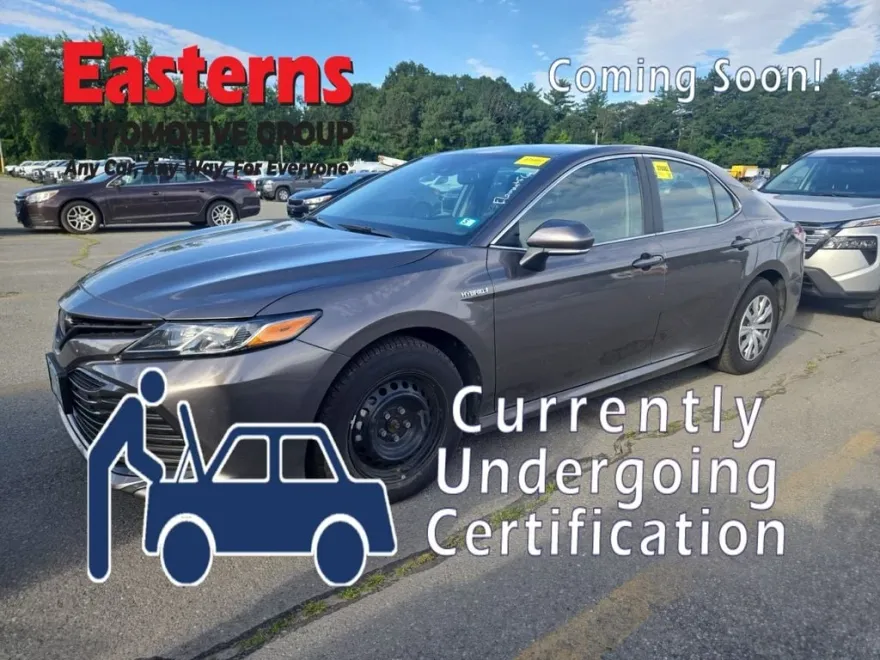 2020 Toyota Camry Hybrid LE photo 1