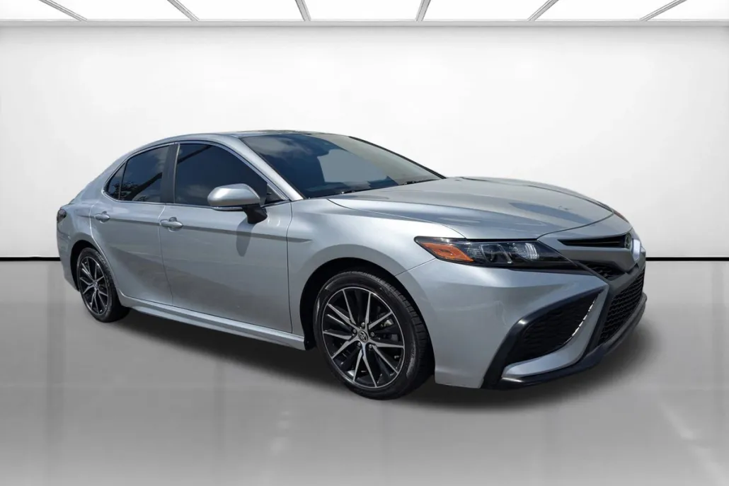 2023 Toyota Camry SE photo 1