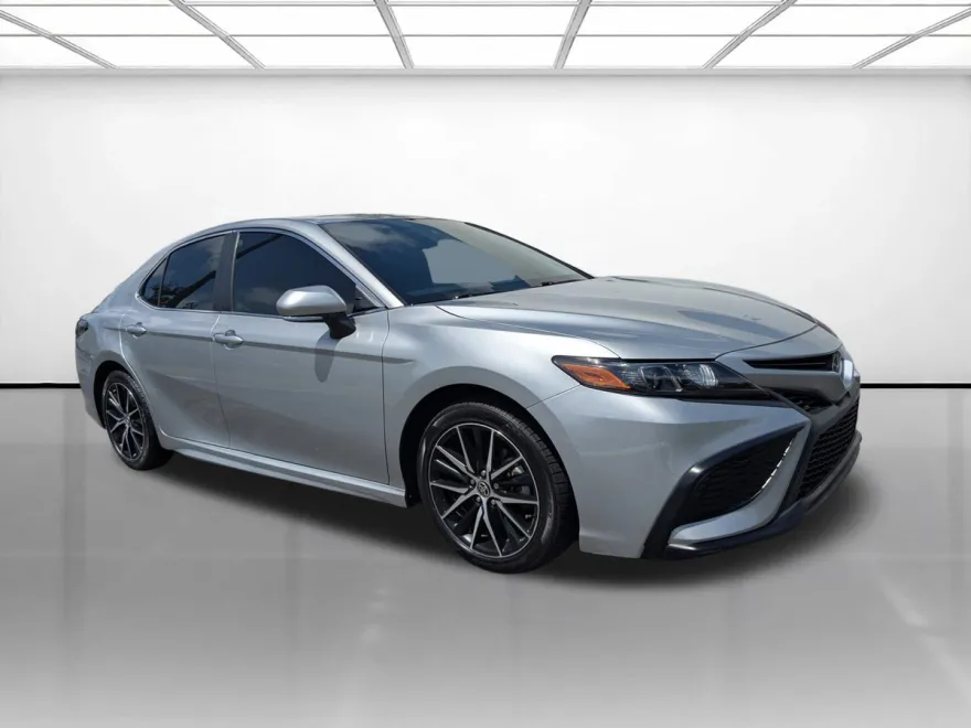 2023 Toyota Camry SE photo 1