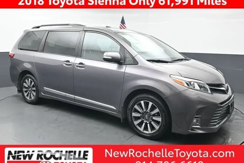 2018 Toyota Sienna Limited Premium photo 1
