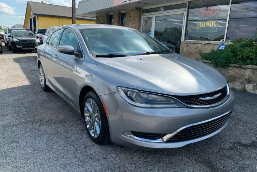 2015 Chrysler 200 Limited photo 1