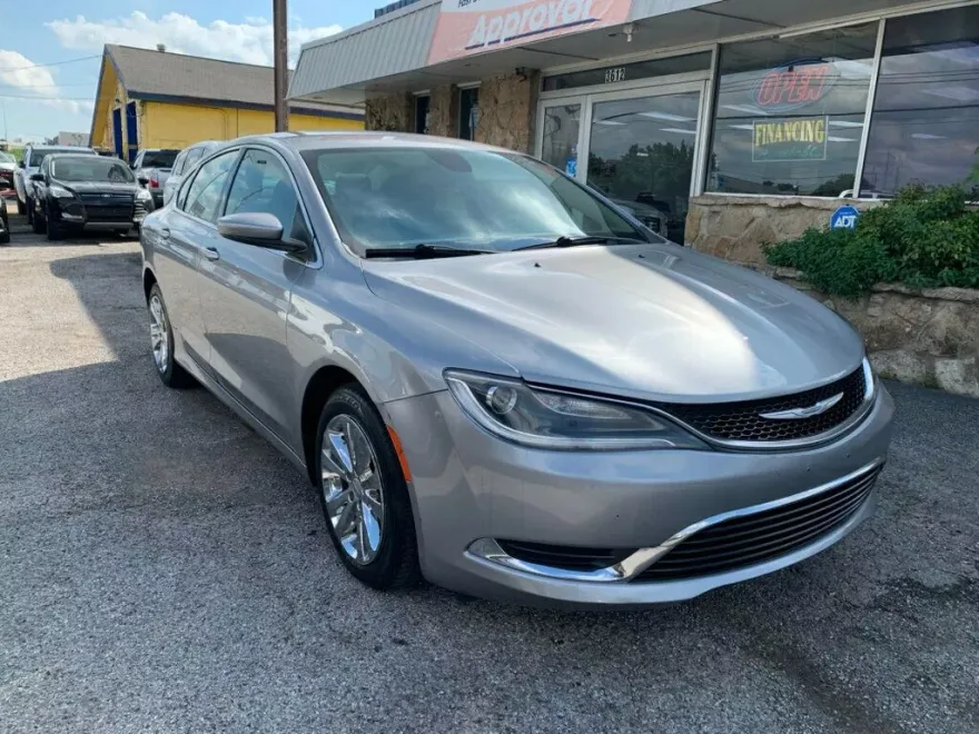 2015 Chrysler 200 Limited photo 1
