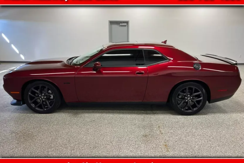 2023 Dodge Challenger R/T Plus photo 1
