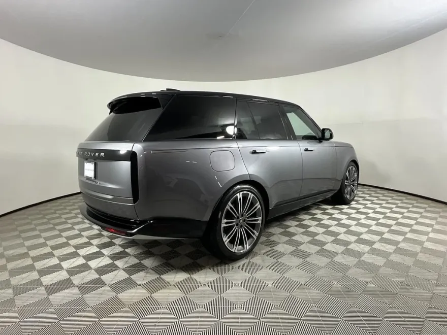 2025 Land Rover Range Rover SE photo 1