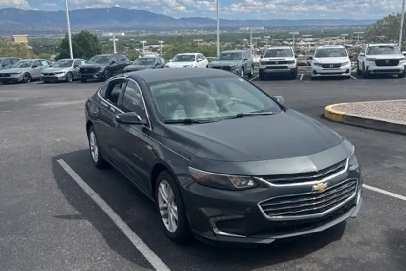 2016 Chevrolet Malibu 1LT photo 1