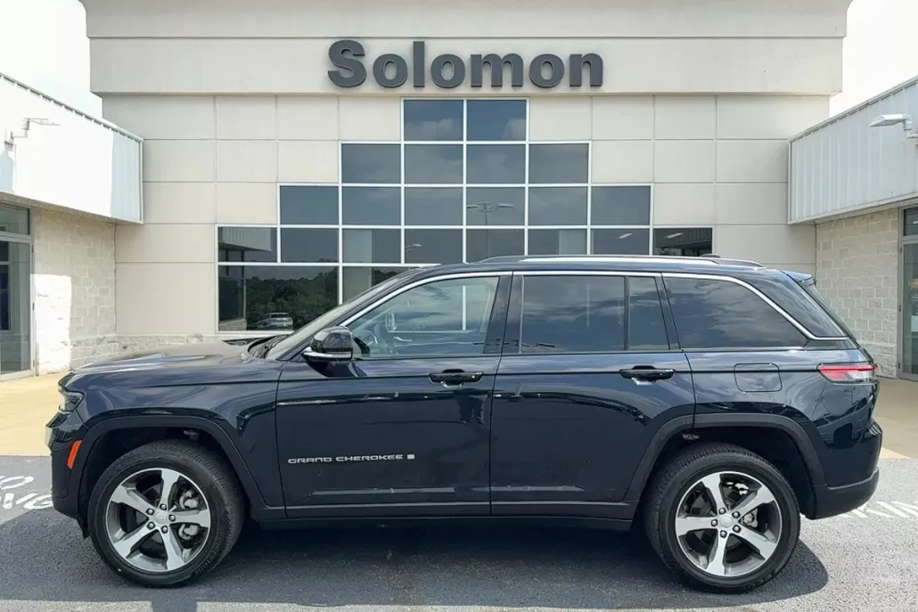 2023 Jeep Grand Cherokee Limited photo 1