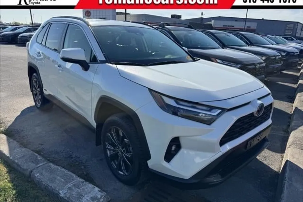 2022 Toyota RAV4 XLE Premium photo 1