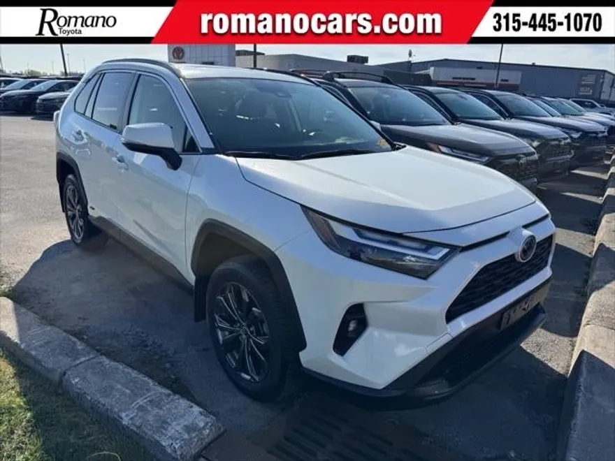2022 Toyota RAV4 XLE Premium photo 1