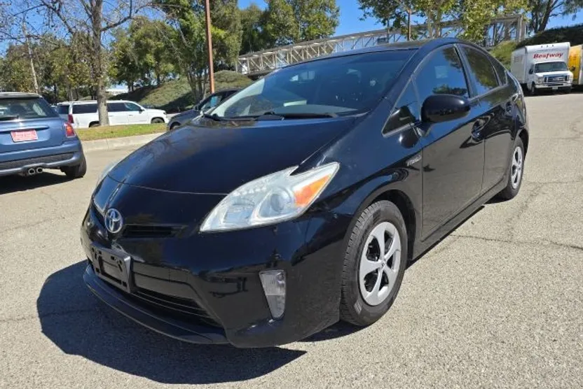 2013 Toyota Prius Three photo 1