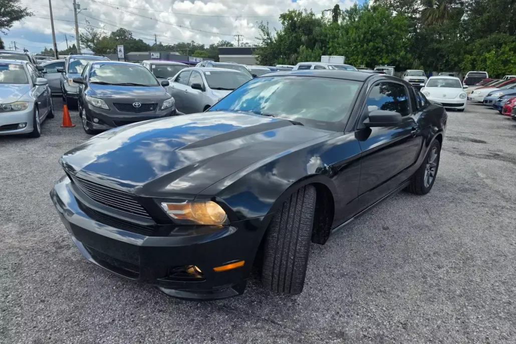 2011 Ford Mustang Premium photo 1