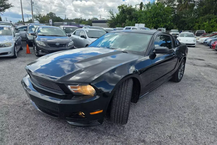 2011 Ford Mustang Premium photo 1