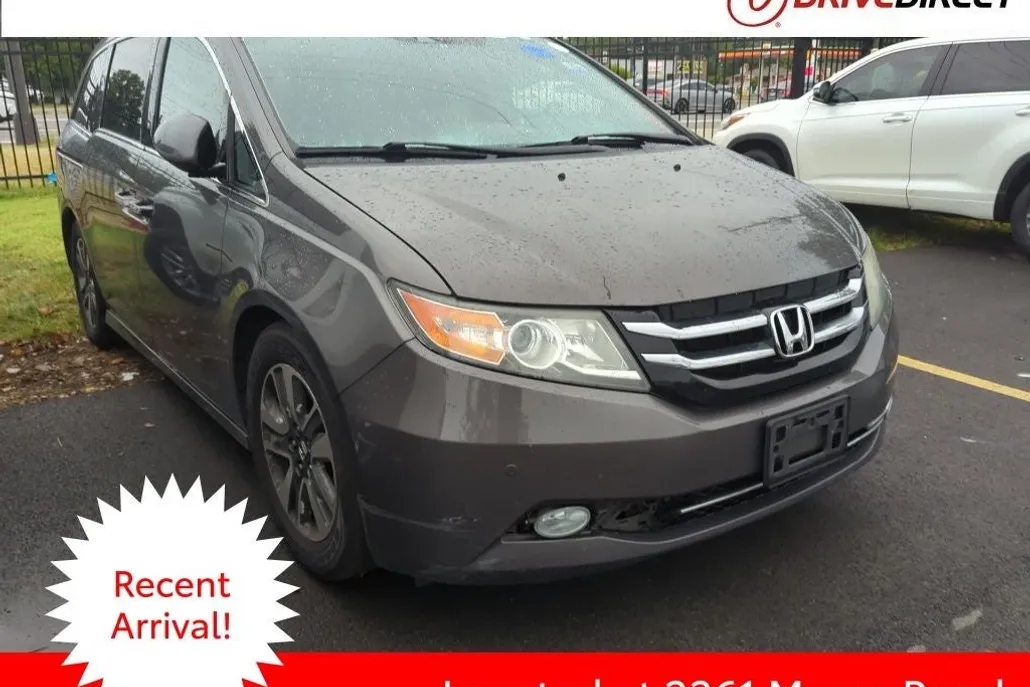 2016 Honda Odyssey Touring photo 1