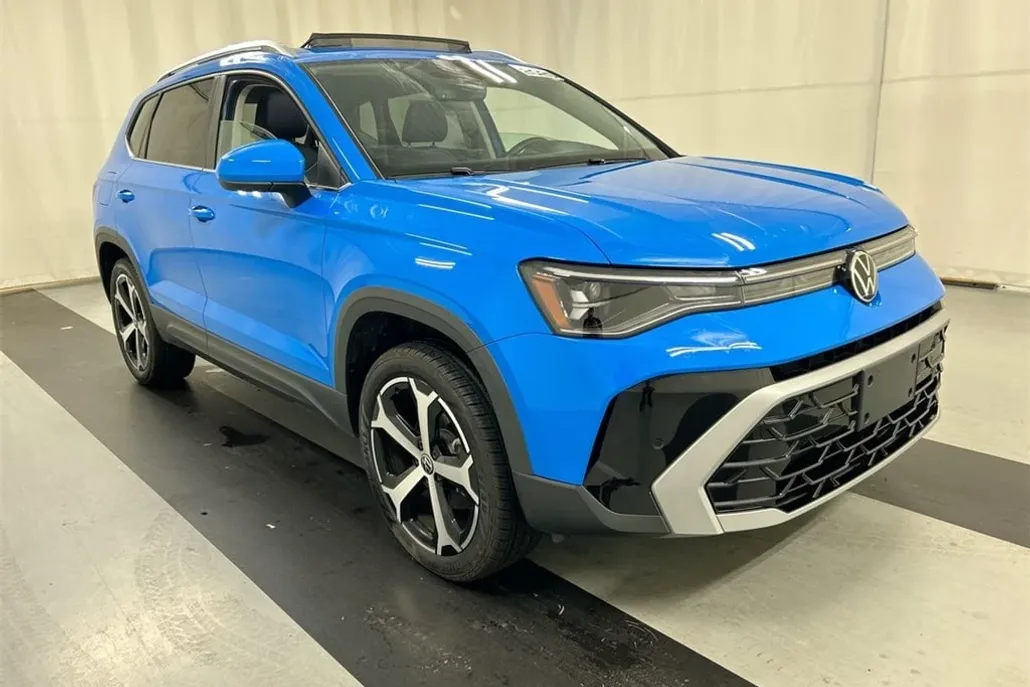 2025 Volkswagen Taos SEL photo 1