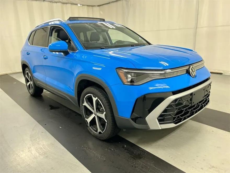 2025 Volkswagen Taos SEL photo 1