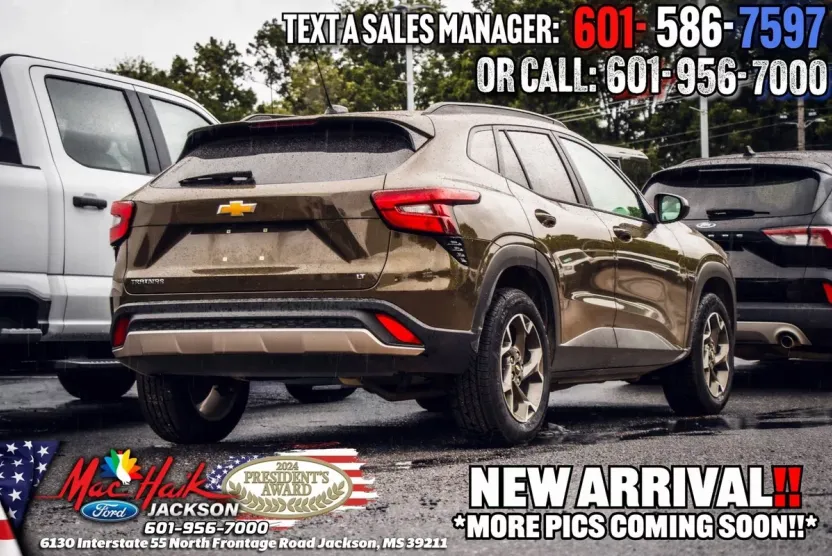 2024 Chevrolet Trax LT photo 1