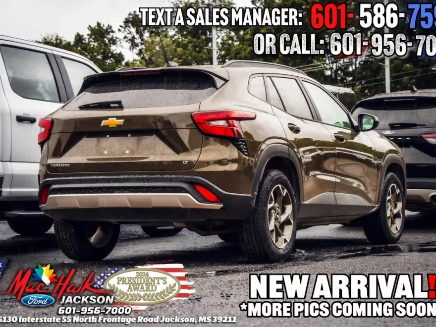 2024 Chevrolet Trax LT photo 1