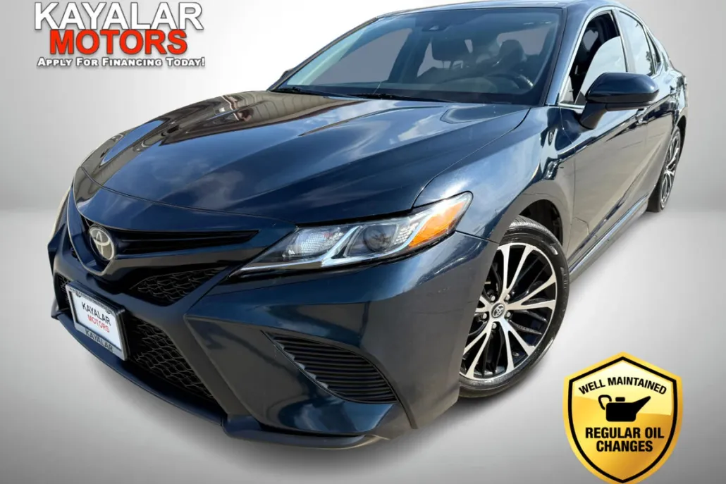 2019 Toyota Camry XLE photo 1