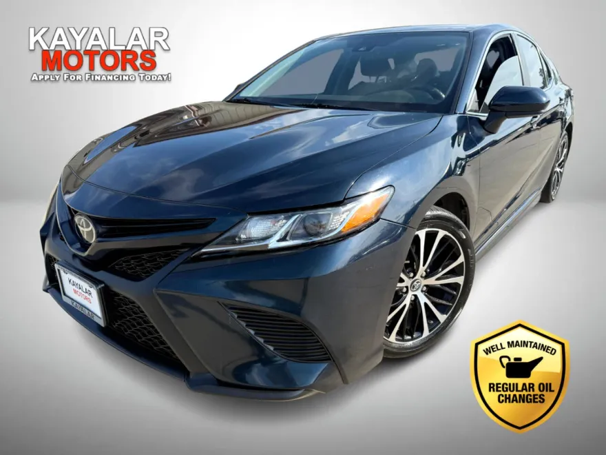 2019 Toyota Camry XLE photo 1
